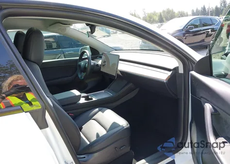 2022 Tesla Model Y Performance Dual Motor All-Wheel Drive z USA, uszkodzony, nr VIN 7SAYGDEF9NF400265